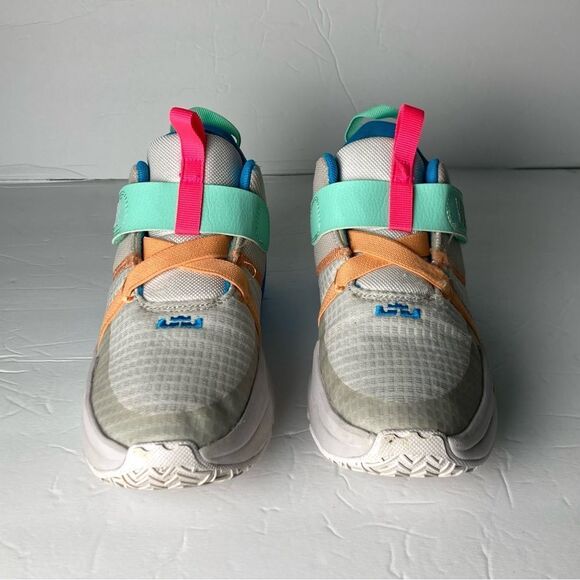 Nike LeBron Witness 7 Little Kids' Basketball Sneakers Size 2.5Y Fog Grey MultiC - Picture 5 of 10